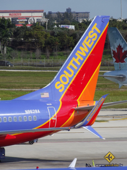 Boeing 737-8H4